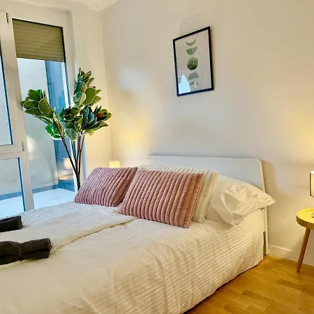 Apartment Design Mit Balkon Naehe Scs