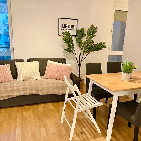 Design Mit Balkon Naehe Scs Apartment